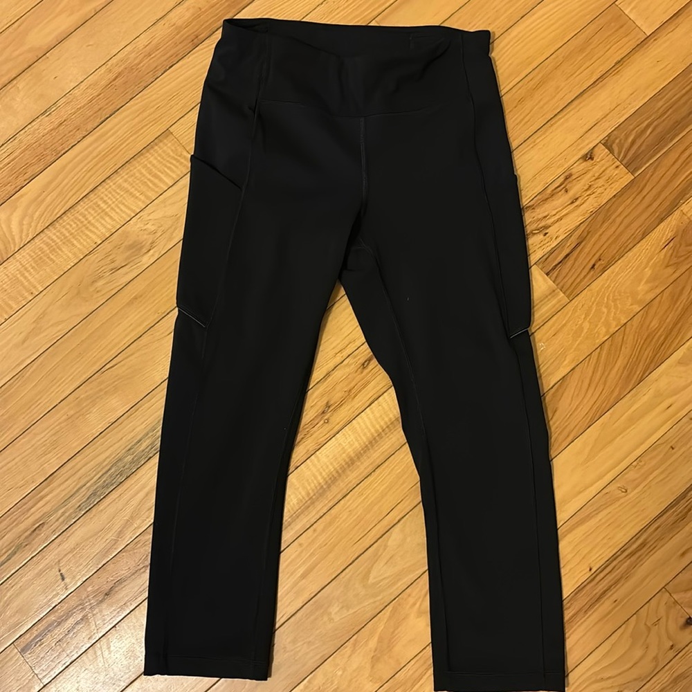 Lululemon cropped capri leggings